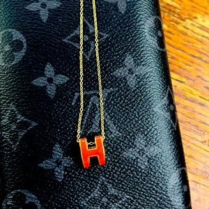 Hermes Orange H necklace in gold